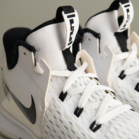 Nike LeBron Witness 5 Basketball Court Sneakers Mens 11 White Black CQ9380-101 main image 4
